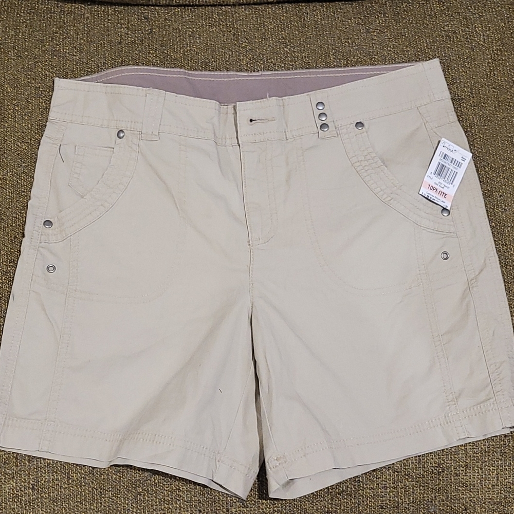 Khaki shorts NWT 10p